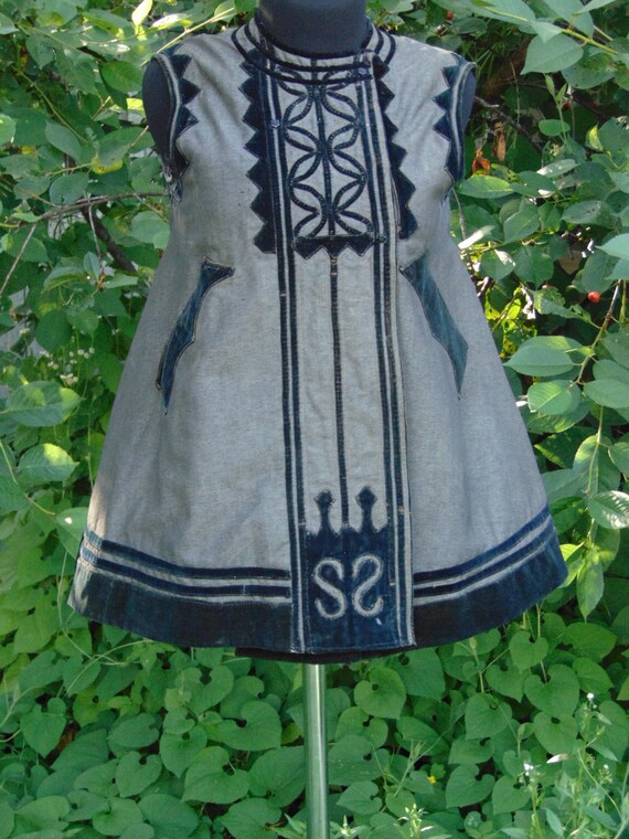 Beautiful ANTIQUE VEST!!! Nice velvet applique Ori