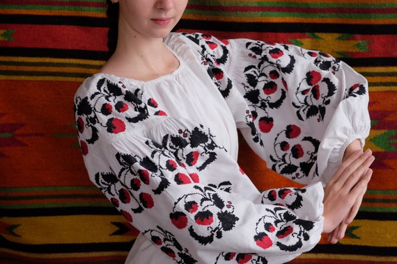 Beautiful strawberry dress! Saturated colors Straw