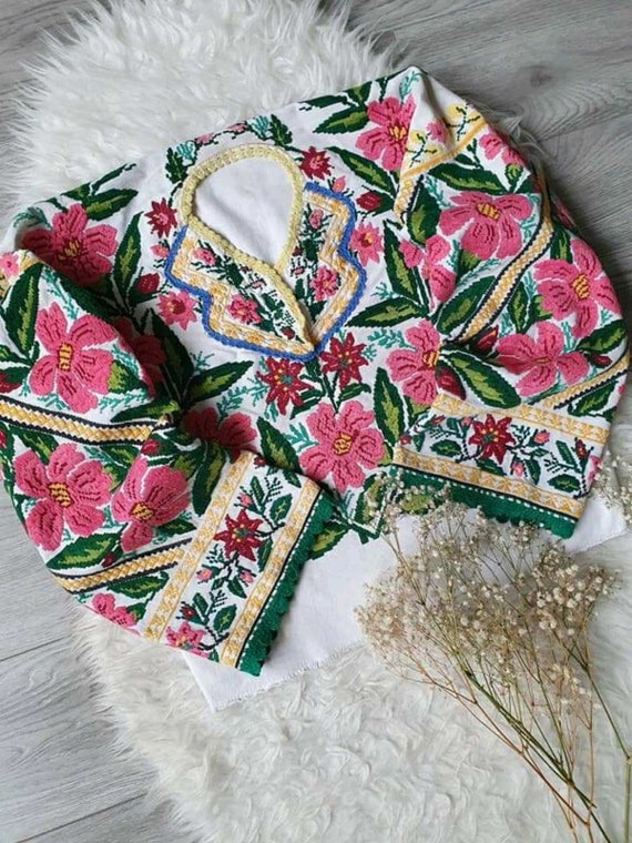 AMAZING LUXURIOUS blouse!!! Fantastic embroidering