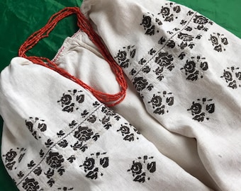 BLACK EMBROIDERED dress Beautiful Ukrainian dress Vintage dress Made in Ukraine Ukrainian antiques Ukrainian traditional clothing Sorochka