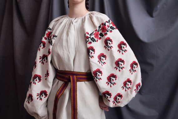 Incomparable antique dress! Extra beautiful vintag