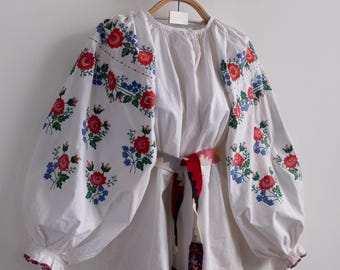 Vintage blouse Hande made blouse Embroidered blouse
