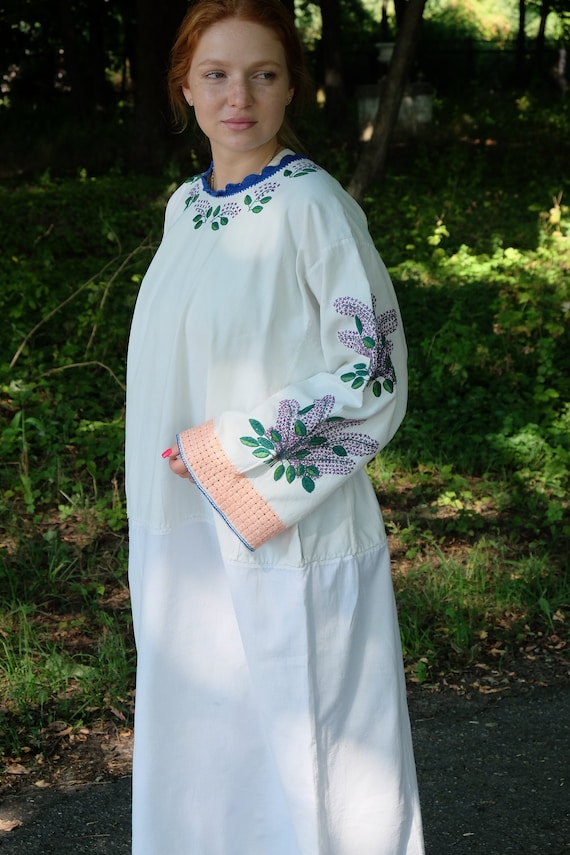 Antique purple embroidered dress Well preserved dr