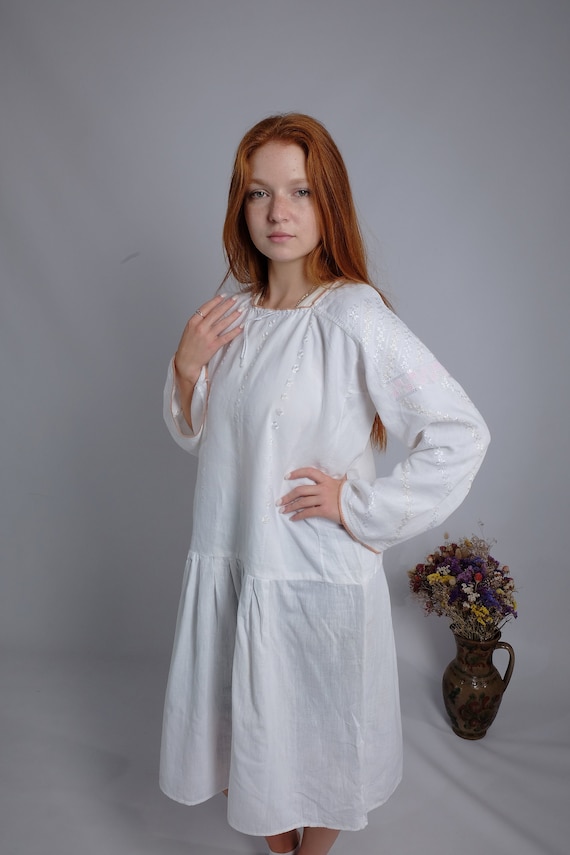 Extra thin antique cotton dress! White silk embro… - image 1