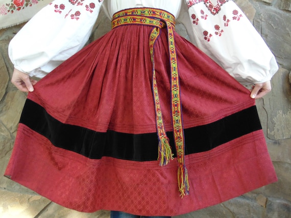 RARE SKIRT Luxurious antique skirt Very beautiful