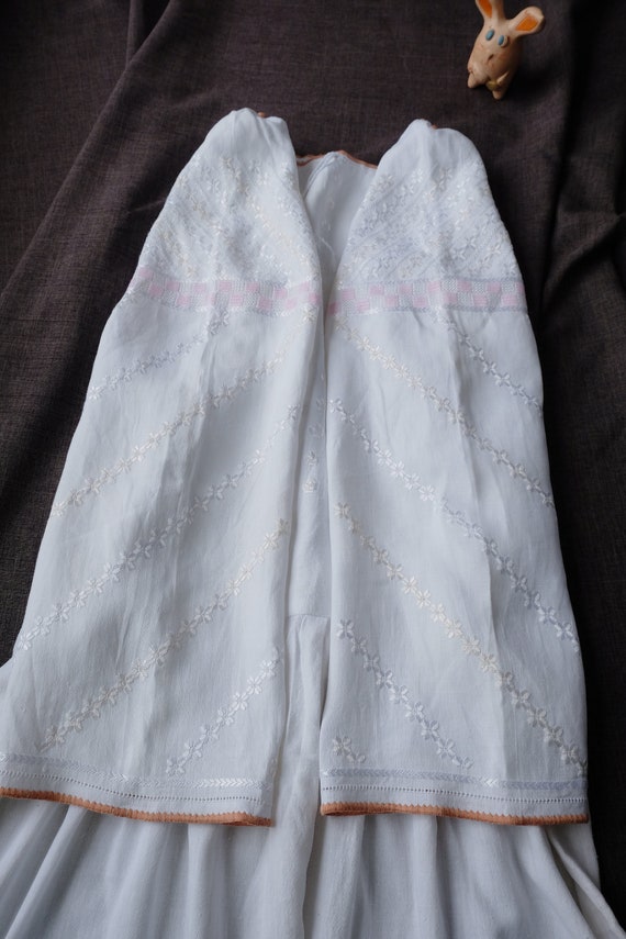 Extra thin antique cotton dress! White silk embro… - image 9