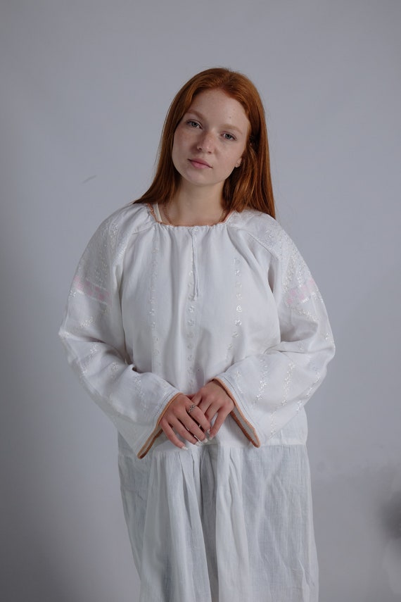 Extra thin antique cotton dress! White silk embro… - image 4