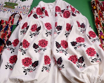 Cute antique blouse Amazing floral blouse Antique embrodiered blouse Ukrainain blouse Ukrainain vintage blouse Sorochka Vyshyvanka