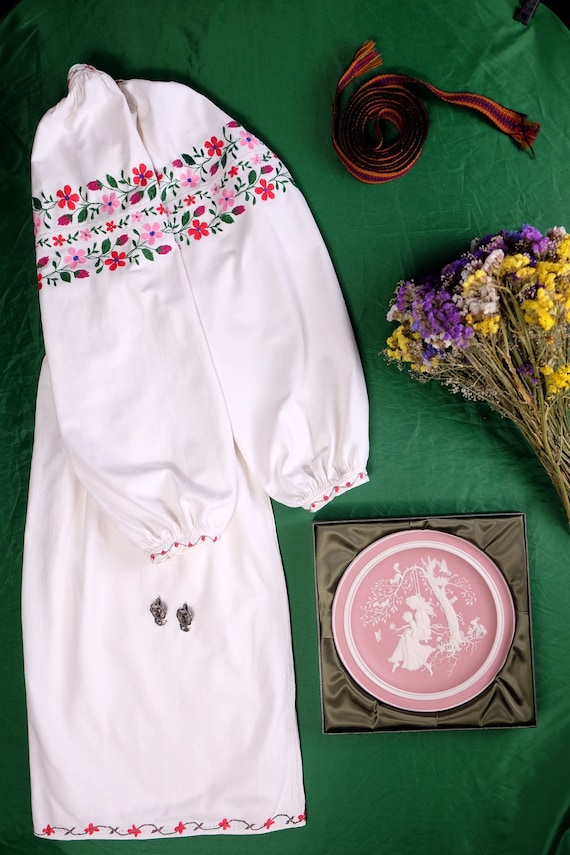Cute pink embroidered dress! So atmosphere dress W