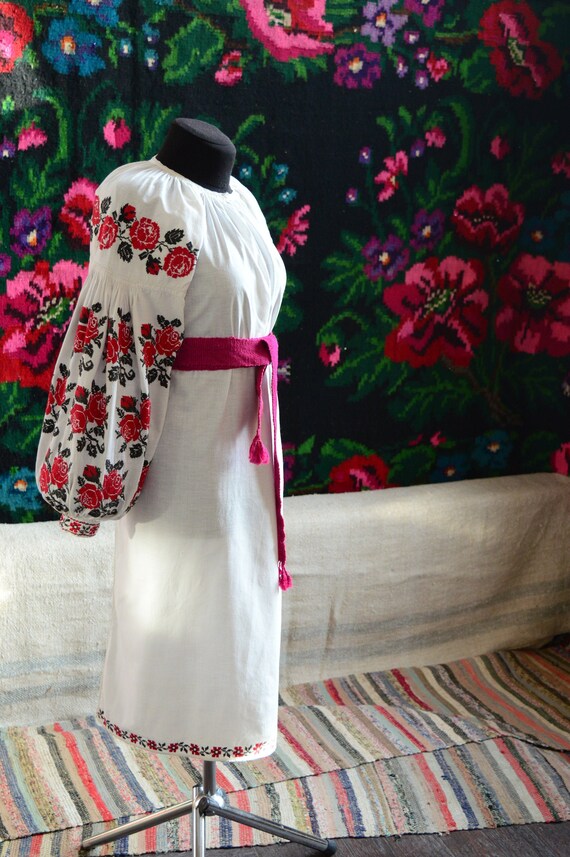 Incredible FLORAL embroiering! Womens ukrainian em