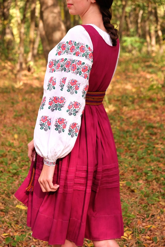 Ukrainian LINEN BLOUSE Floral embroidering Origina