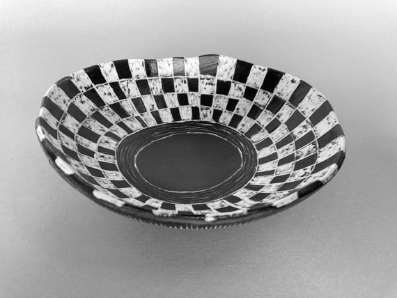 Medium bowl white with black sgraffito plus small inside design