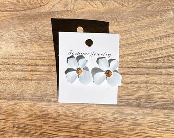 White Flower Stud Earrings-  gifts for her - summer earrings