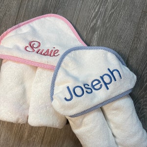 Toalla con capucha bordada personalizada para bebés