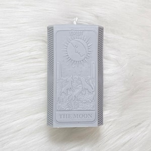 The Moon Tarot Stumpenkerze: Farbe und Duft nach Wunsch, 100% Sojawachs.