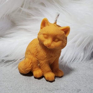 Cat candle: custom color and scent, 100% soy wax, kitty. image 1