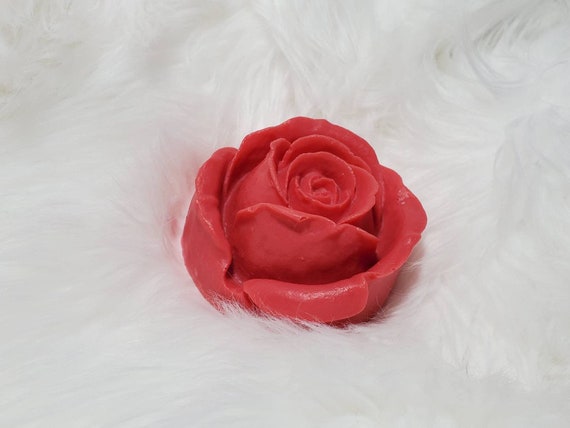 Sapone a forma di fiore di rosa: profumo e colore personalizzati, base di  sapone al latte d'asina. -  Italia