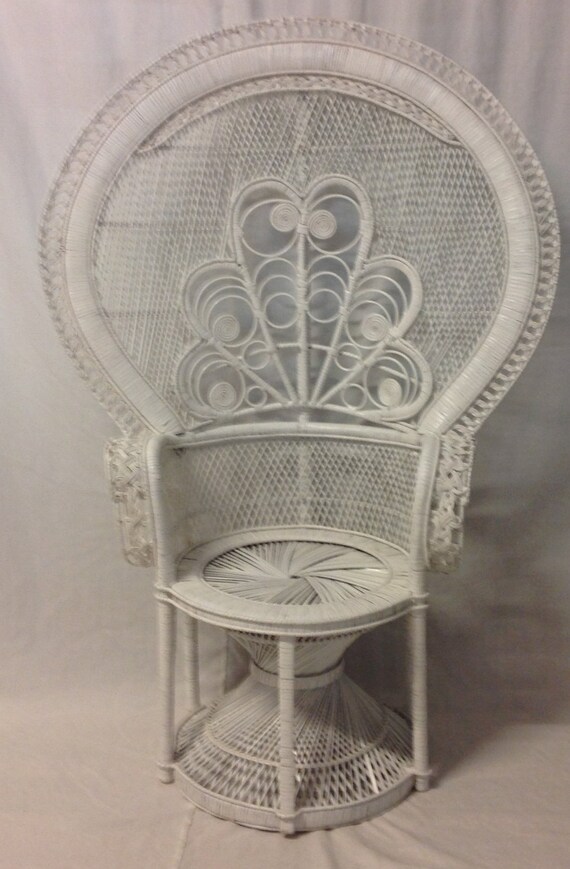 Featured image of post High Backed Wicker Chair / This set includes high quality pieces of furniture that represent a.