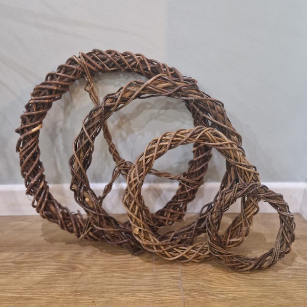 Set of 3 Christmas Willow/Wicker Wreaths and the Peace Wreath for the front door + Xmas decorations.