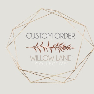 Puede incluir: Un marco geométrico dorado con un diseño de rama marrón y el texto "CUSTOM ORDER WILLOW LANE COLLECTIVE".