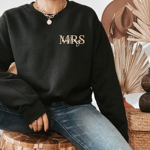 Personalized Sweatshirt for Bride, Wedding Gift for Her, Bridal to Be Shower Gift, Honeymoon Sweatshirt