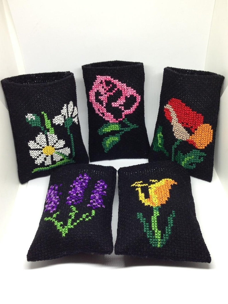 Lavender Sachet-Hanging Cross Stitch Sachet-Lavender Bag with Flowers-Hosewarming Gift Fresh Lavender Bud-Floral Gift-Daisy Lavender Sachet