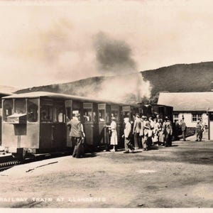 Trem da Ferrovia Snowdon Mountain em Llanberis - Cartão postal fotográfico real dos anos 1950