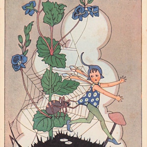 Puede incluir: Ilustración vintage titulada "Caught" que representa a un hada con un atuendo azul de lunares huyendo de una araña. La escena incluye una telaraña, flores y una seta, todo sobre un fondo neutro.