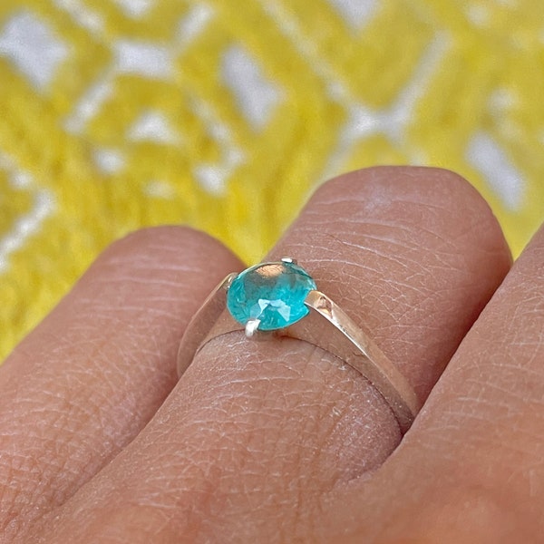 Stunning natural neon blue paraiba apatite geometrical ring  in silver