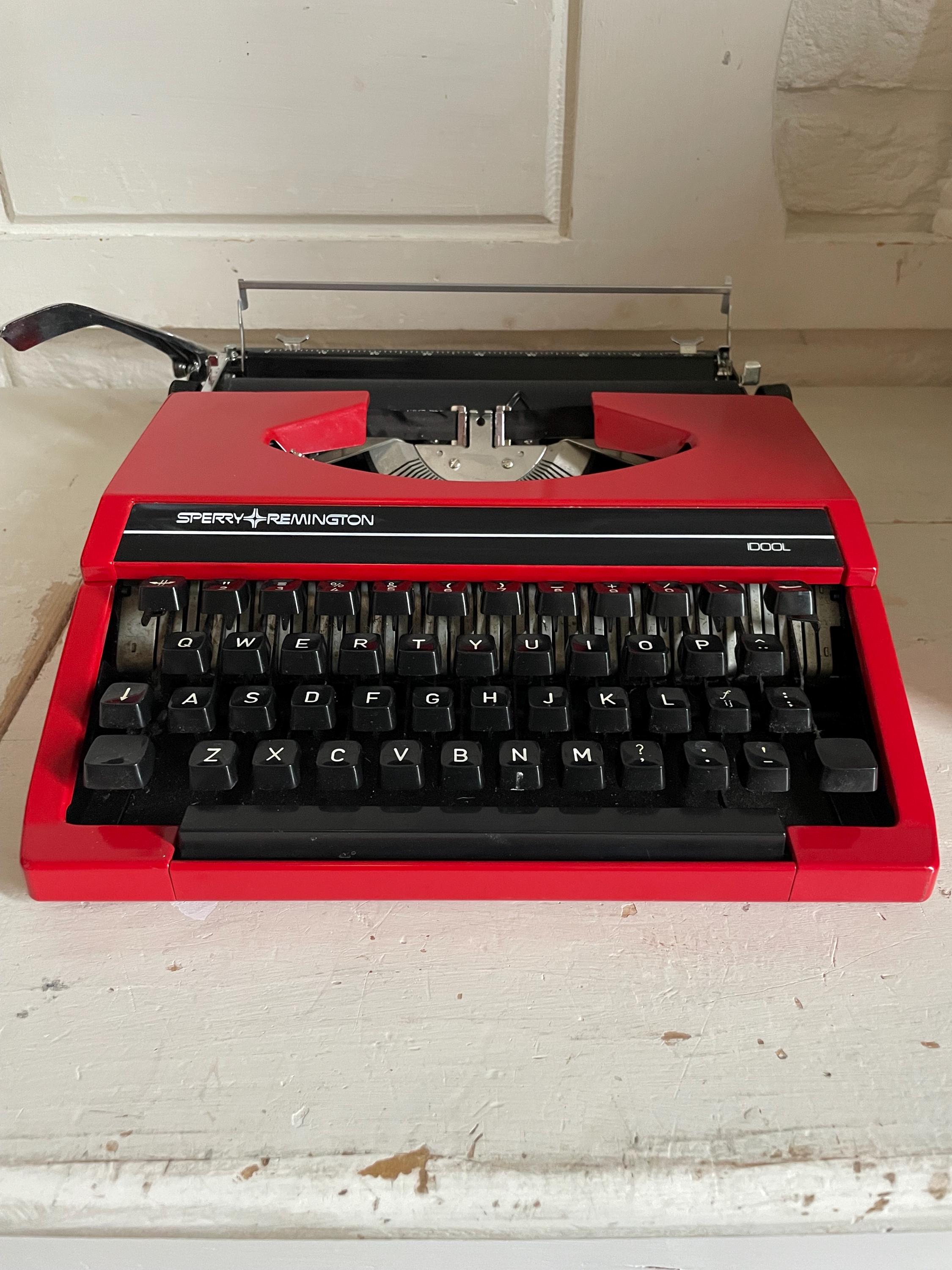 70年代のヴィンテージの赤いタイプライター - Etsy 日本