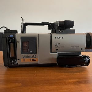 Videokamera: Schöner Sony Video 8 Kameratyp; ccd-v100E - Etsy.de