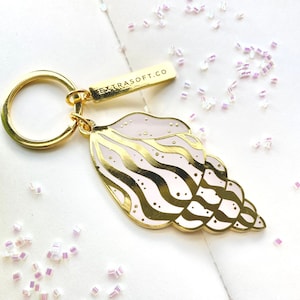 Conch Shell Keychain | Gold - Tiger Conch - Metal Keyring - Cute Sea Jewelry - Statement Piece - Snail - Beach - Sea - Ocean - Marine