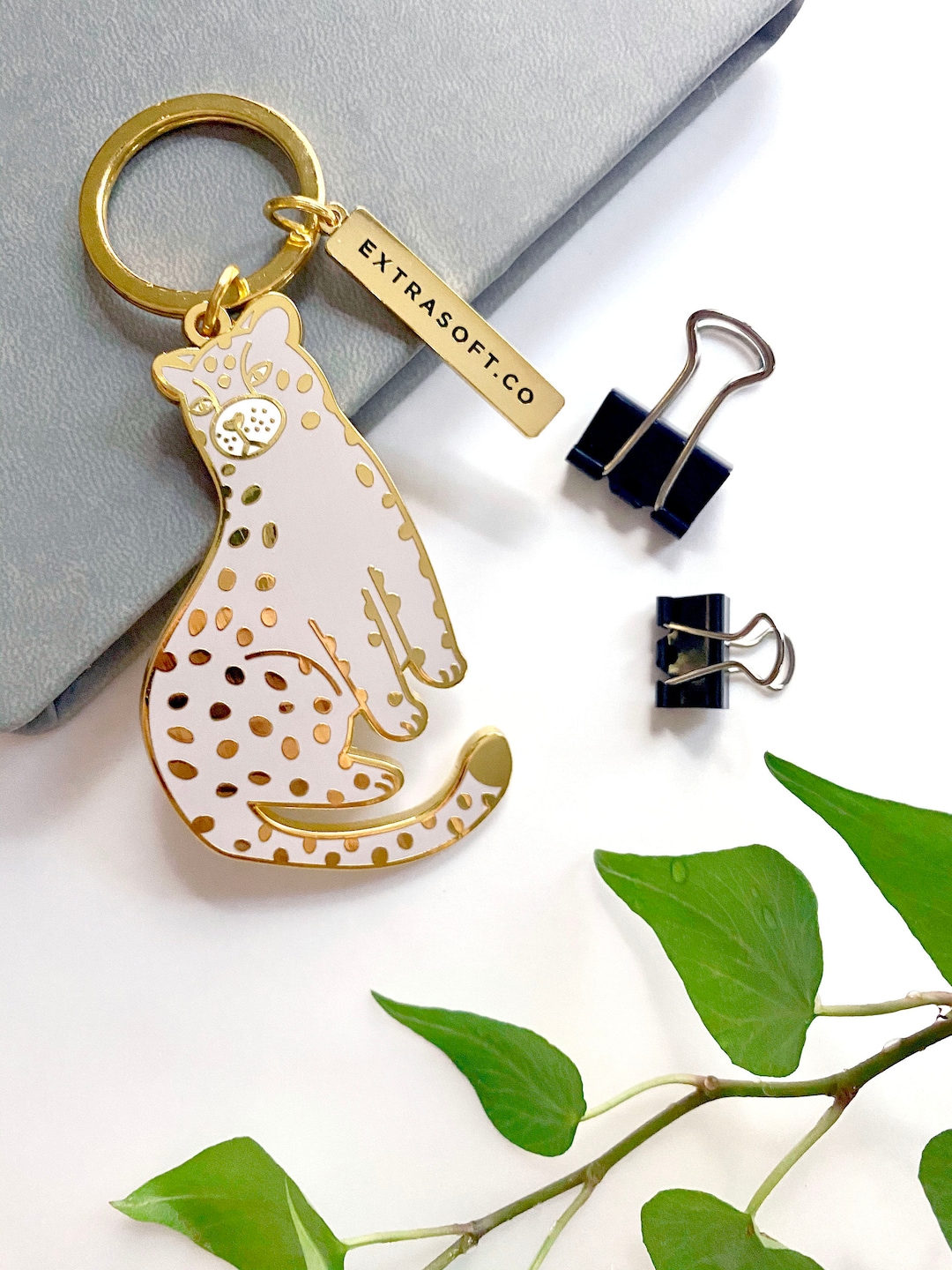 Snow Leopard Keychain | White - Gold Metal Keyring - Big Cat Gift - Zoo ...