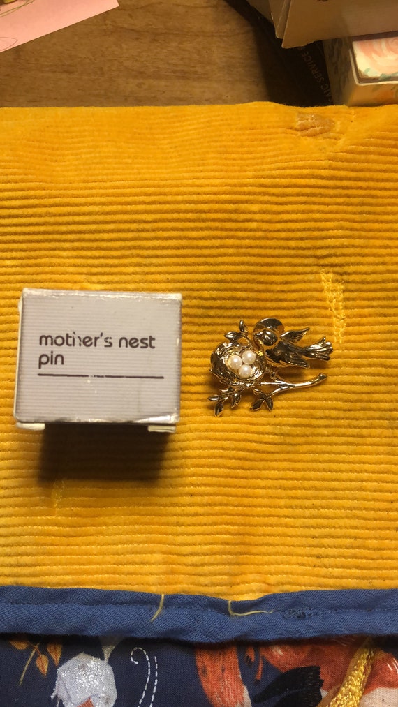 Avon New Old Stock Mothers Nest Brooch