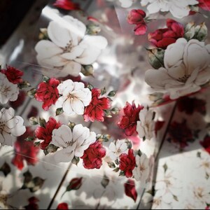 150 cm LOOP | vintage red white flowers PET tape sample