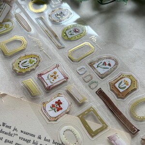 Meow Illustration | Frames KISS CUT Sample | 125 cm loop | with gold foil