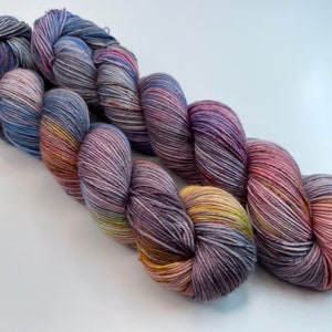 JULINGTON, Superwash, 3 Base Options, Speckled, Variegated, Indie Dyer, Grey, Lavender, Yellow, Pink, Blue Platinum Fingering