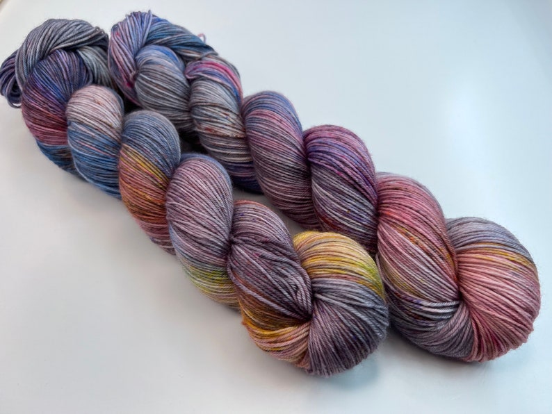 JULINGTON, Superwash, 3 Base Options, Speckled, Variegated, Indie Dyer, Grey, Lavender, Yellow, Pink, Blue Platinum Fingering