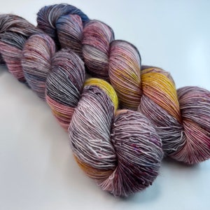 JULINGTON, Superwash, 3 Base Options, Speckled, Variegated, Indie Dyer, Grey, Lavender, Yellow, Pink, Blue UNO FINGERING