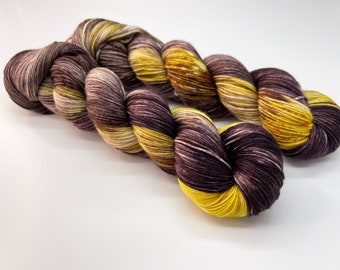 BEE'S KNEES,  Superwash, 2 Base Options, Speckled, Variegated, Indie Dyer, Brown, Tan, Yellow, Hand Dyed Yarn