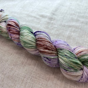 FERNLEAF, Superwash, 2 Base Options, Speckled, Tonal, Indie Dyer, Violet, Purple, Green, Brown, Hand Dyed Yarn image 5