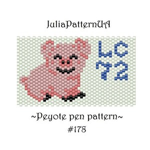 Pode incluir: Um padrão de contas de porco rosa com as letras LC e o número 72 em contas azuis. O padrão é etiquetado como "Peyote pen pattern #178".