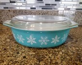 Vintage Pyrex Snowflake 045 with lid
