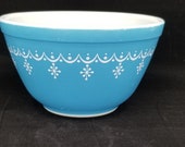Pyrex 401 Snowflake Garland Bowl