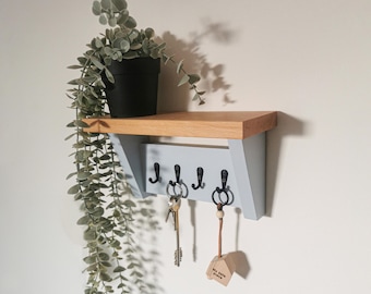 Portachiavi in legno personalizzabile con ripiano: organizer rustico per l'ingresso