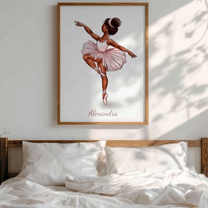 Personalisierte Namens-Kinderzimmerdekoration für afroamerikanische Ballerinas, Wandbild „Schwarze Ballerina“, Geschenk für Balletttänzerinnen beim ersten Ballettunterricht, digitaler Download