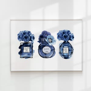 3 Navy Blau Chic Glam Girl Parfüm Flaschen Druck, Pfingstrosen Wandkunst, Luxus Mode Teen Girl Druck, Liebe Paris Kunst, Kleinkind Mädchen Schlafzimmer Kunst