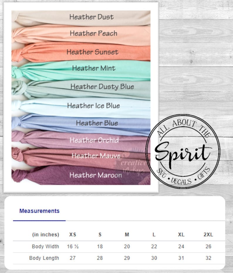 Op de afbeelding: Een display van opgevouwen t-shirts in verschillende heather-kleuren, waaronder perzik, mint en blauw. De afbeelding toont ook een maattabel met afmetingen in inches en een logo met de tekst "ALL ABOUT THE Spirit SVG DECALS GIFTS."