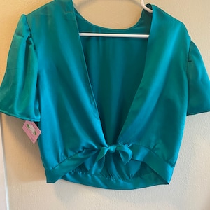 Crop Top de seda sin espalda verde