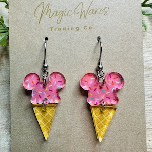 Main St Eiscreme, Mauseohren Eistüte Laser geschnitten gemusterte Kristall Acryl Ohrringe, auf Bestellung Glowforge Ohrringe